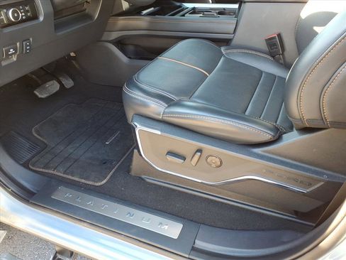 Used 2024 Ford F250 Platinum image 9