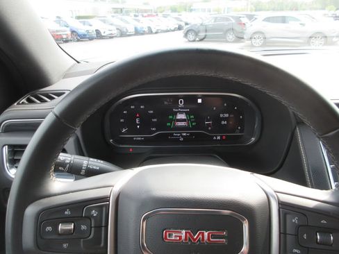 Used 2023 GMC Yukon XL SLT AWD/4WD image 34