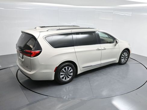 Used 2021 Chrysler Pacifica Limited w/ Premium & Safety Sphere Group image 50