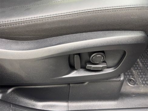 Used 2025 Land Rover Defender 110 S image 41