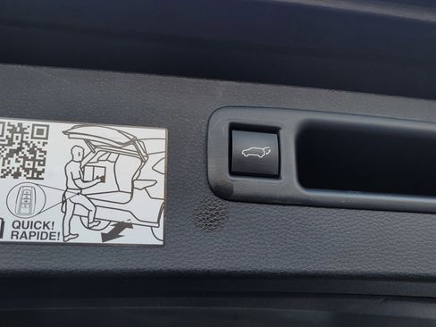 Certified 2024 Toyota Highlander XLE image 28