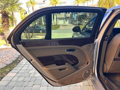 Used 2011 Bentley Mulsanne RWD image 79