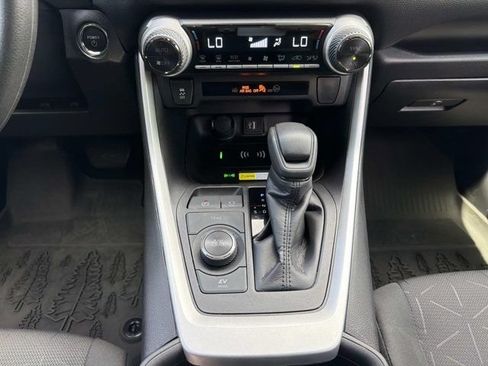 Used 2024 Toyota RAV4 AWD Hybrid image 29