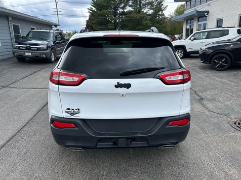 Used 2017 Jeep Cherokee High Altitude AWD/4WD image 5