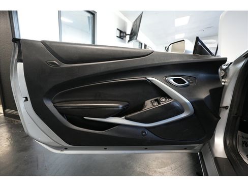 Used 2018 Chevrolet Camaro LT RWD image 13