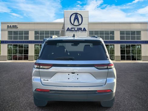 Used 2023 Jeep Grand Cherokee Altitude image 4