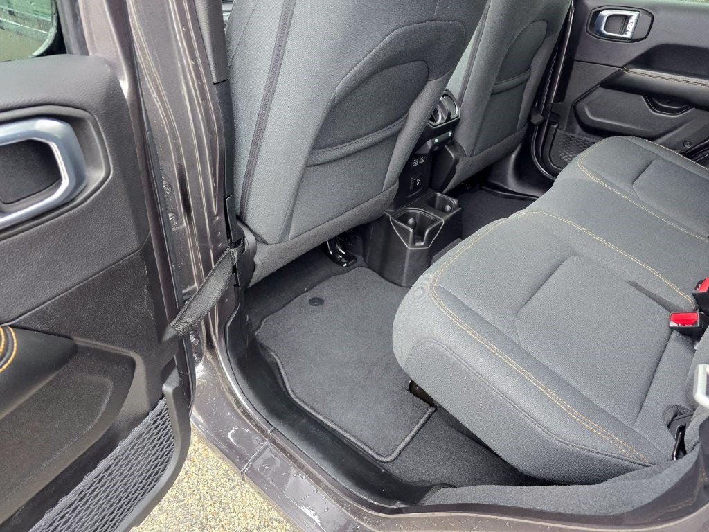 Used 2026 Jeep Wrangler Unlimited Sahara AWD/4WD image 29