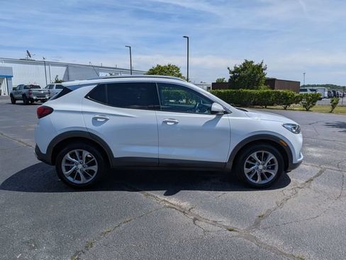 Used 2023 Buick Encore GX Essence w/ Experience Buick Package FWD image 2