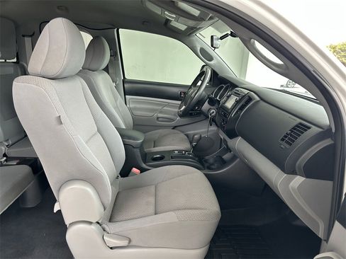 Used 2013 Toyota Tacoma Base image 28