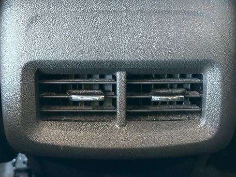Used 2024 Chevrolet Equinox LT FWD image 19
