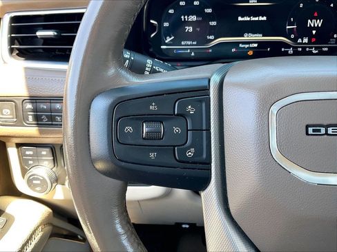 Used 2022 GMC Yukon Denali w/ Denali Premium Package AWD/4WD image 23