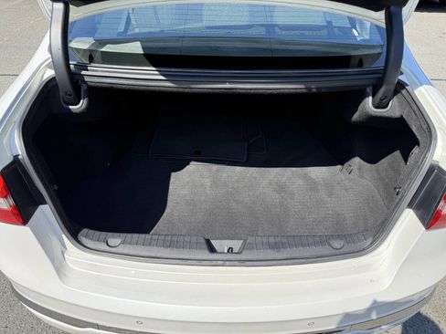 Used 2014 Kia Cadenza Premium w/ Technology Package FWD image 12