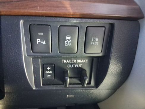 Used 2019 Toyota Tundra Limited w/ Limited Premium Package image 23