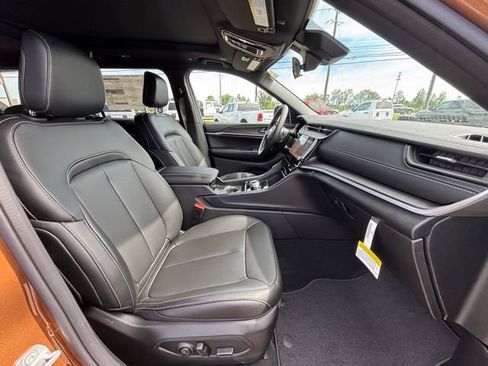 New 2026 Jeep Grand Cherokee L Limited w/ Limited Altitude Package RWD image 7