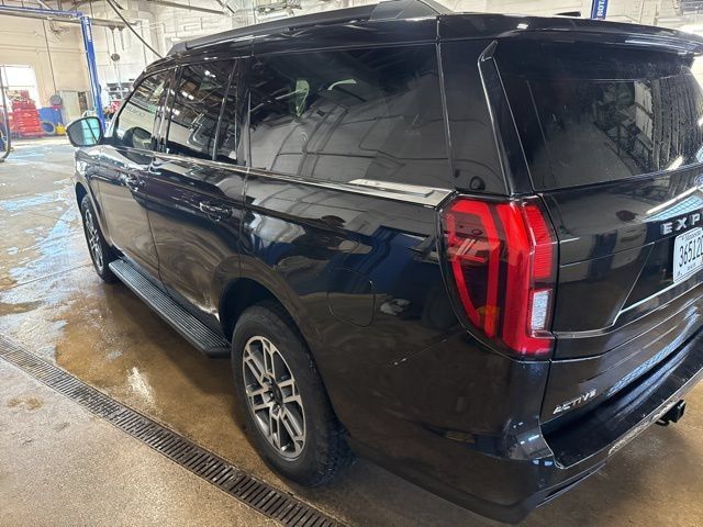 Used 2025 Ford Expedition Active AWD/4WD image 9