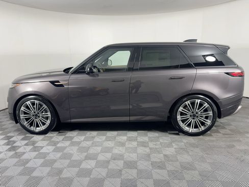 New 2026 Land Rover Range Rover Sport Dynamic SE image 2