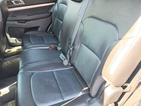 Used 2018 Ford Explorer XLT w/ Equipment Group 202A FWD image 22