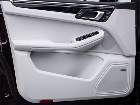 New 2026 Porsche Macan image 14