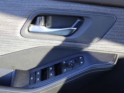 Used 2023 Nissan Rogue SV image 6