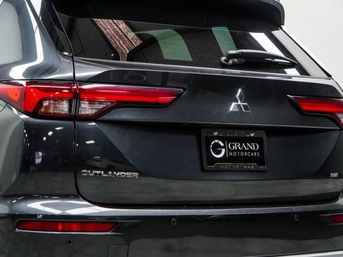 Used 2024 Mitsubishi Outlander SE image 14