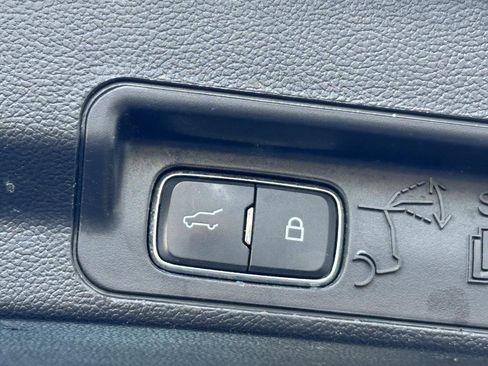 Used 2020 Ford Explorer XLT w/ Equipment Group 202A image 21