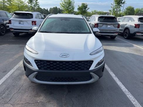 Used 2023 Hyundai Kona SEL FWD image 2