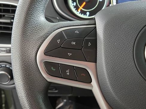 Used 2021 Jeep Cherokee Latitude FWD image 31