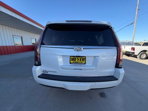 Used 2017 Cadillac Escalade ESV Luxury image 7