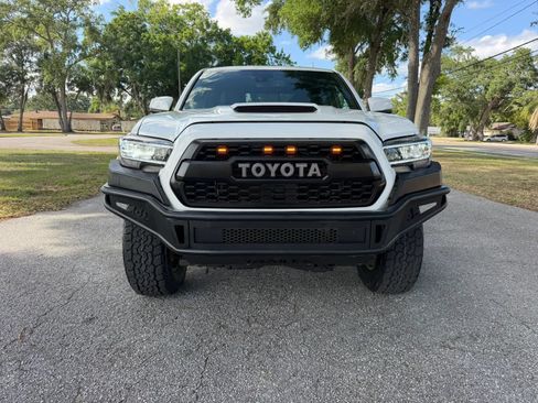Used 2019 Toyota Tacoma TRD Sport w/ Technology Package AWD/4WD image 2