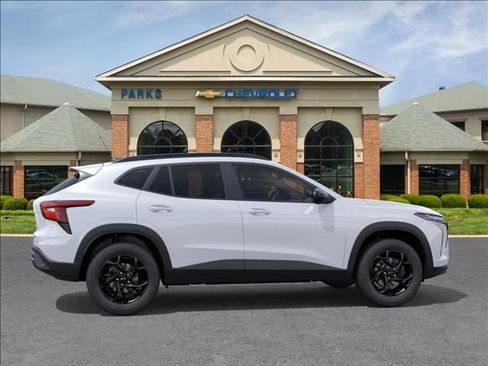 New 2026 Chevrolet Trax LT w/ Driver Confidence Package FWD image 6