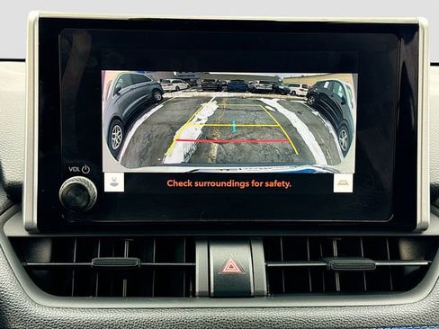 Used 2023 Toyota RAV4 SE image 14