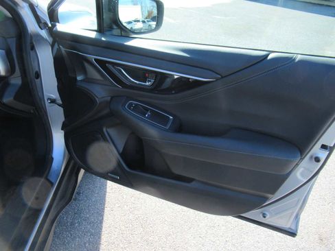 Used 2020 Subaru Outback Limited image 25