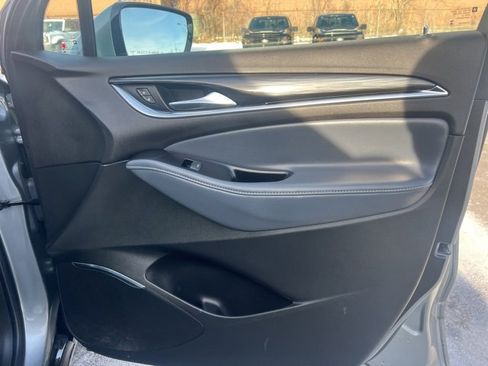 Used 2023 Buick Enclave Essence image 10