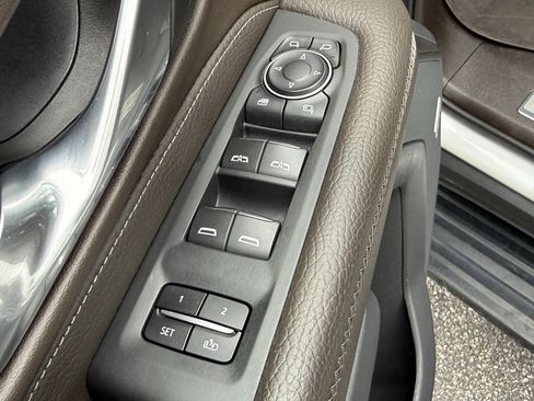 Used 2023 GMC Yukon XL Denali RWD image 15