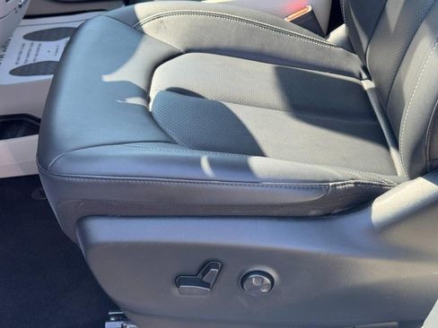 Used 2024 Chrysler Pacifica Touring-L FWD image 26