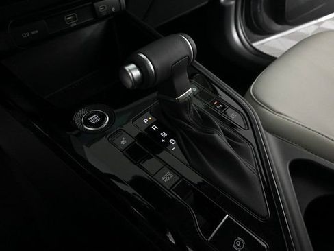 New 2025 Kia Niro EX Touring image 24