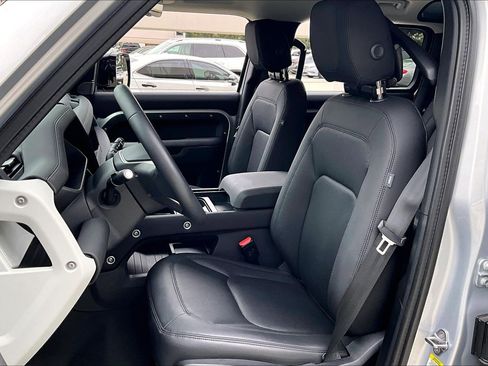 Used 2024 Land Rover Defender 110 S image 19