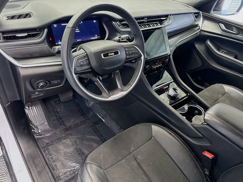 Used 2023 Jeep Grand Cherokee L Laredo image 7