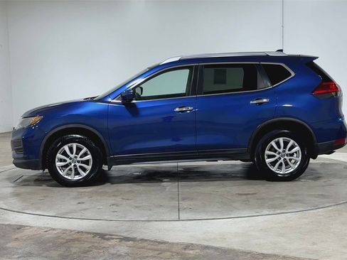 Used 2017 Nissan Rogue SV w/ SV Premium Package image 5