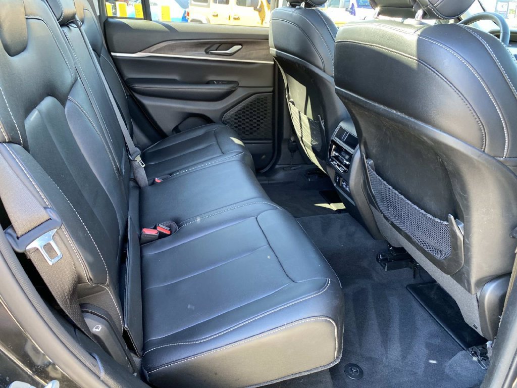 Certified 2023 Jeep Grand Cherokee Limited AWD/4WD image 24