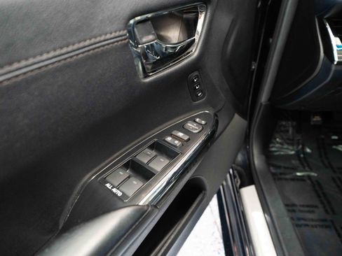 Used 2016 Toyota Avalon XLE Premium w/ Protection Package FWD image 7