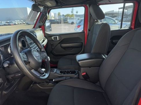 Used 2022 Jeep Gladiator Sport image 8