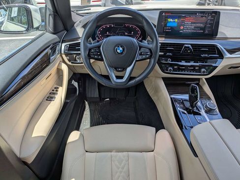 Used 2022 BMW 540i w/ M Sport Package RWD image 17