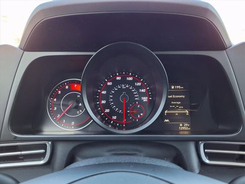 Used 2022 Hyundai Elantra SEL image 11