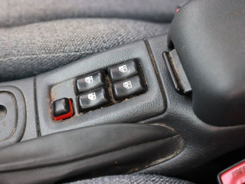 Used 2005 Chevrolet Cavalier Sedan w/ Preferred Equipment Group FWD image 38