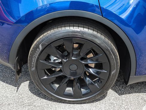 Used 2023 Tesla Model Y Long Range AWD/4WD image 8