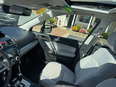 Used 2017 Subaru Forester 2.5i Premium image 4