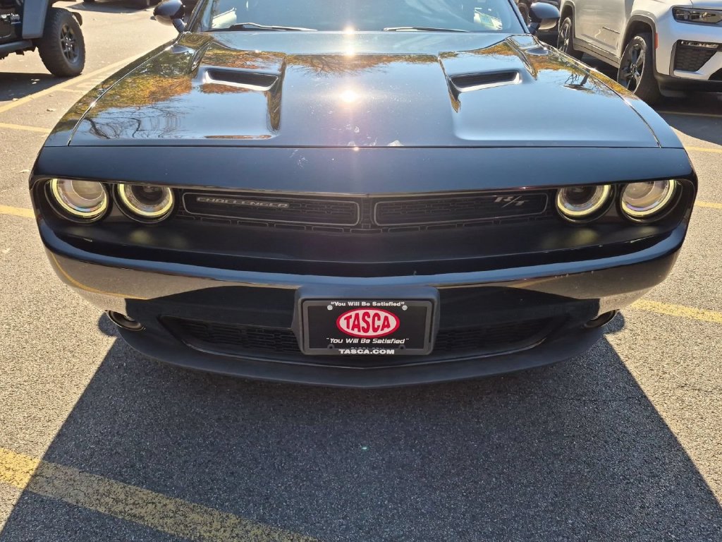 Used 2018 Dodge Challenger R/T w/ Blacktop Package RWD image 29