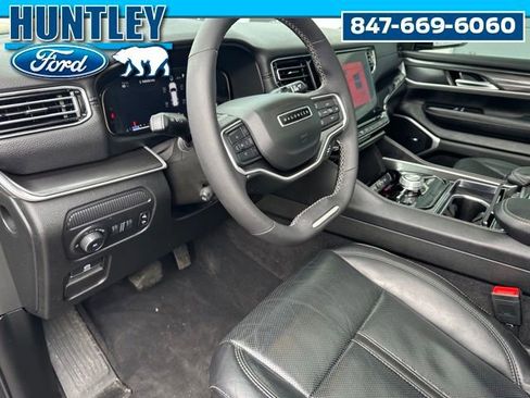 Used 2023 Jeep Wagoneer 4WD w/ Premium Group I image 25