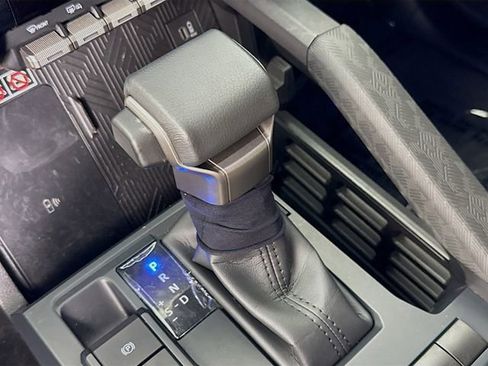 Certified 2025 Toyota Tacoma SR5 AWD/4WD image 18